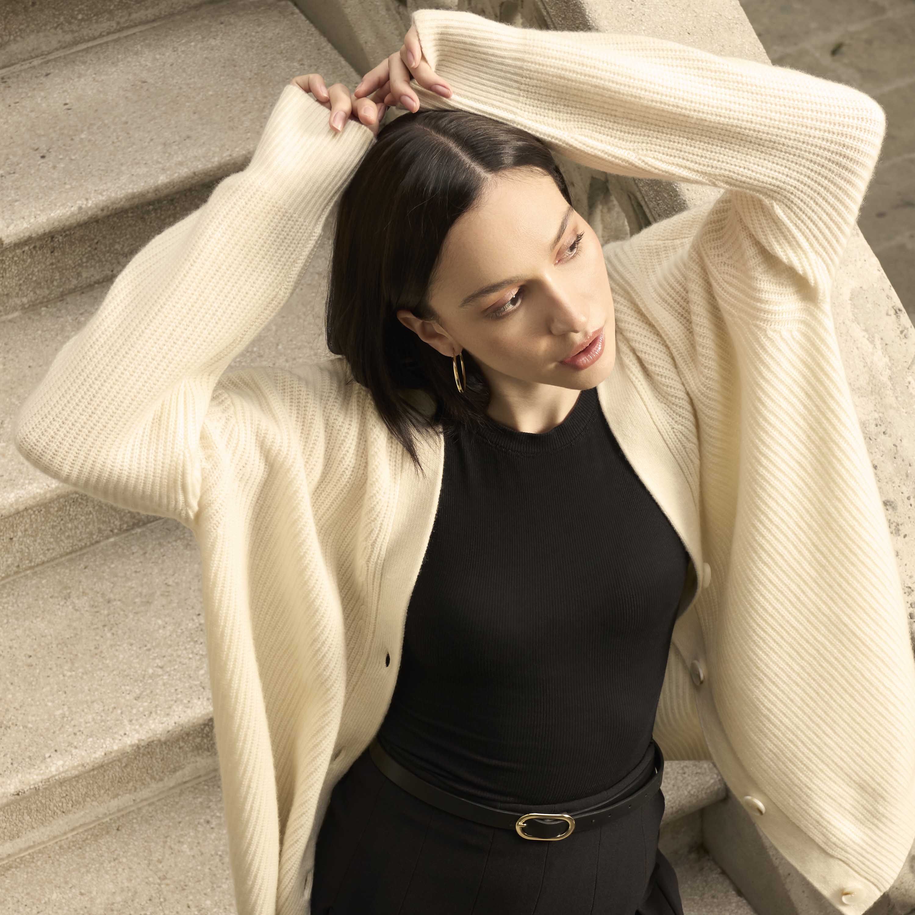 Billie Chunky Boyfriend Cashmere Cardigan - Image 10